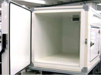 Kühlcontainer mit hinterer und seitlicher Tür